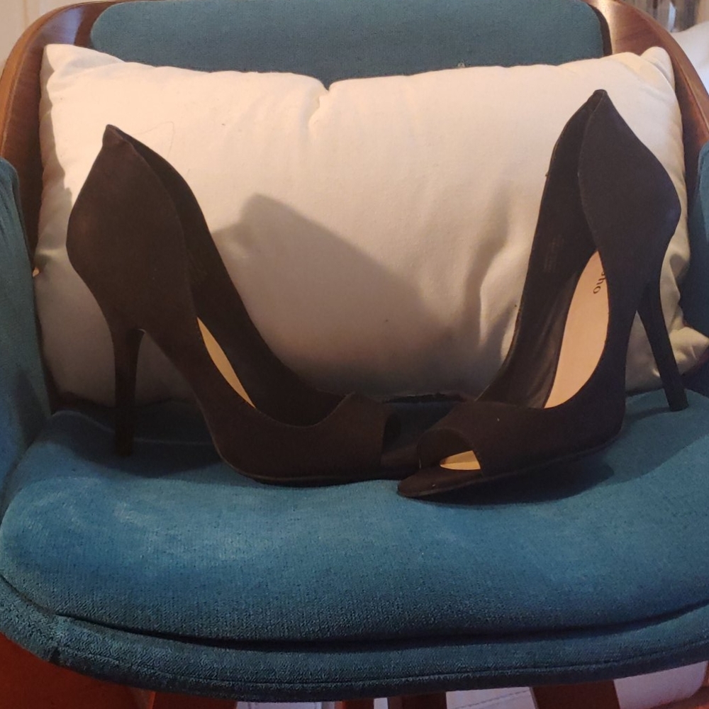 Shoes - Picture 2 of 4